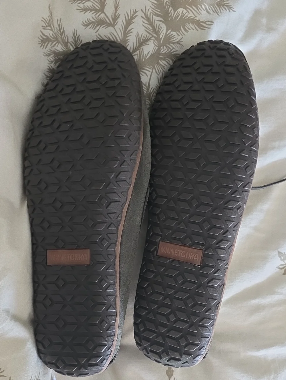Minnetonka Grey Suede Slipper Size 10